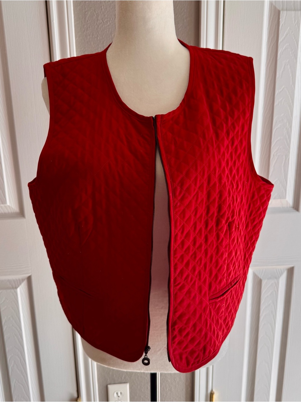 Liz Claiborne Quilted Red Sleeveless Zip Vest